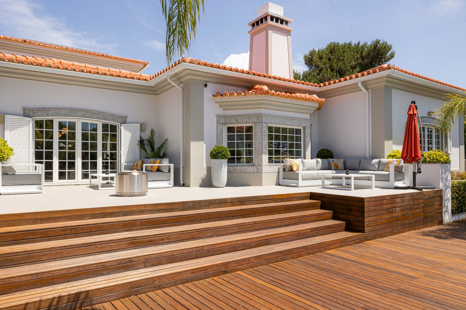 A beautiful house features an outdoor patio